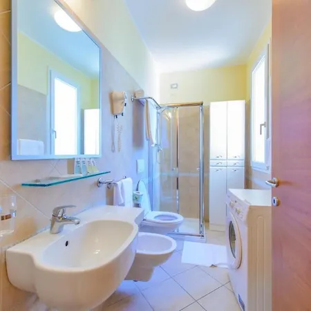 Charming Studio In 30 M² Parking And Bikes Included Lejlighed