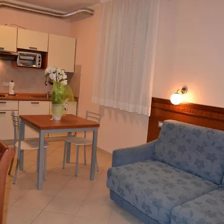 아파트 Charming Studio In 30 M² Parking And Bikes Included